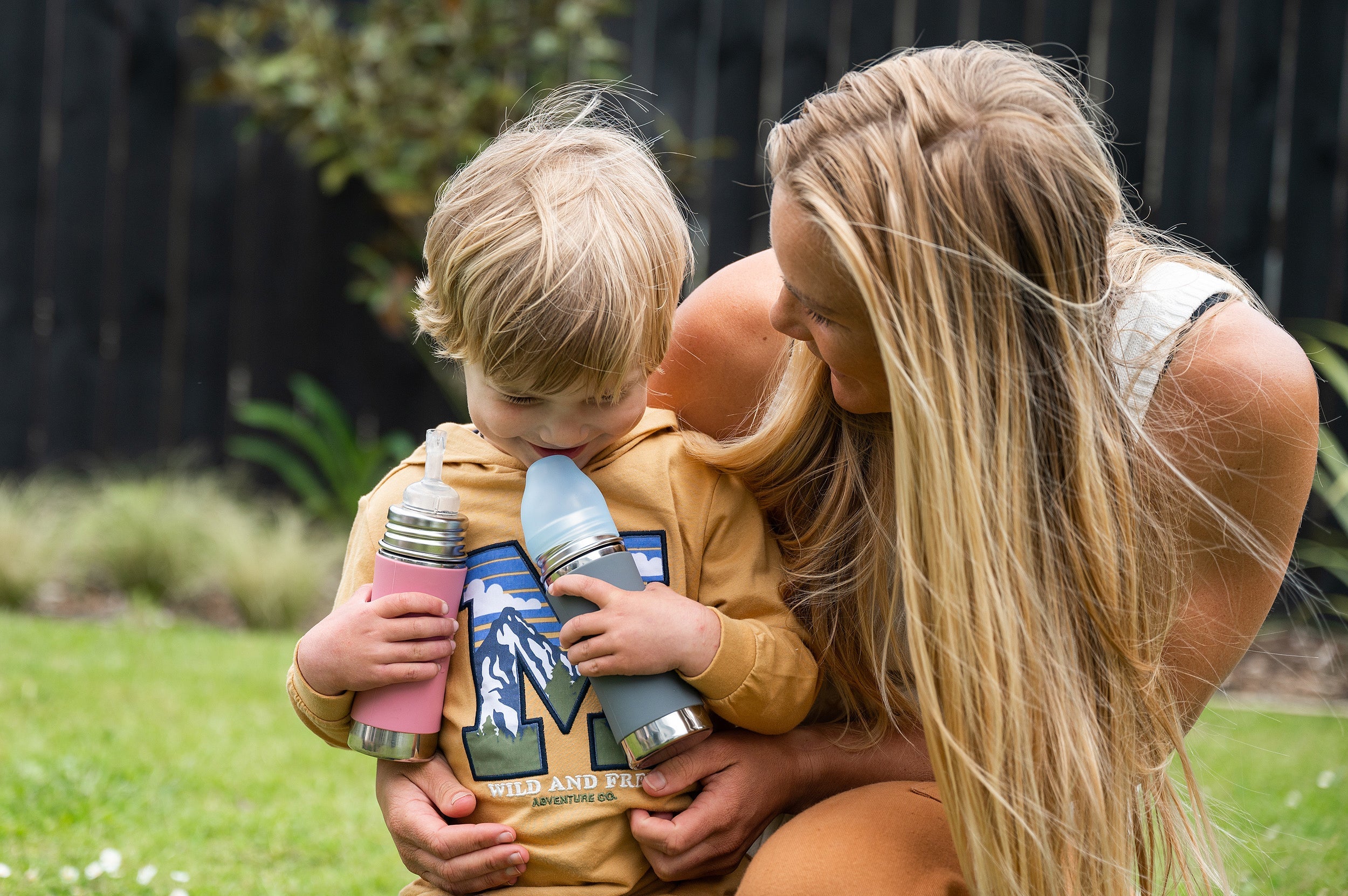 Mum and little boy with Pura kiki water bottles